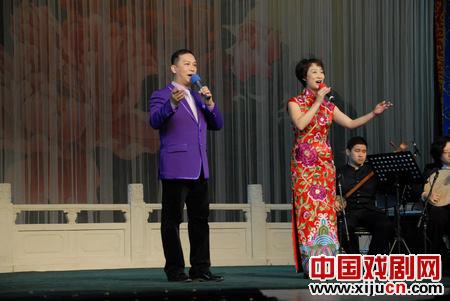 二团团长李海燕,常务副团长宋小川共同演绎程派名剧《锁麟囊》选段