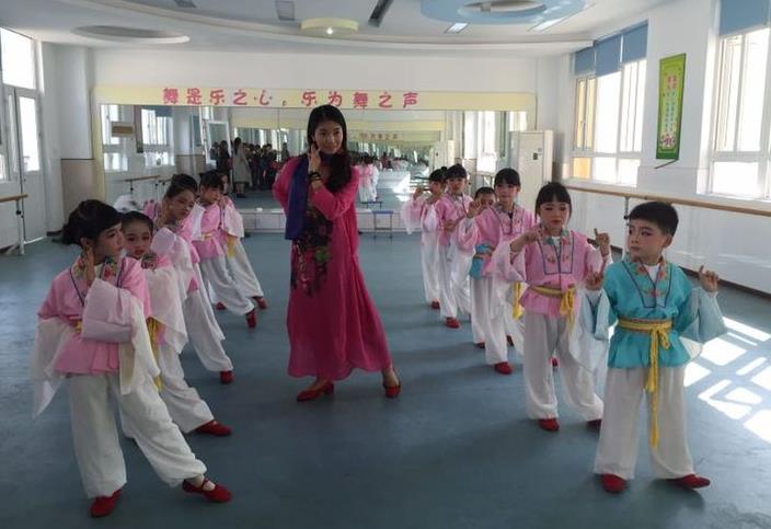 央视CCTV11戏曲频道《过把瘾·宝贝计划》走进温州市新田园小学