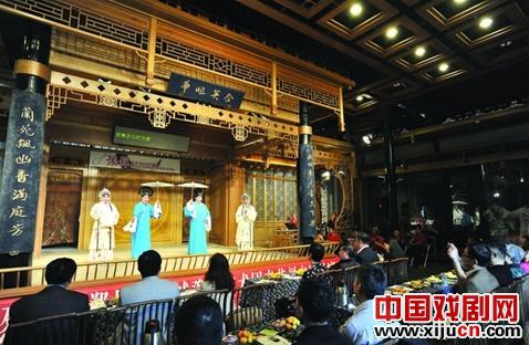 郑州天下城豫华艺术团参加戏曲公益交流展演