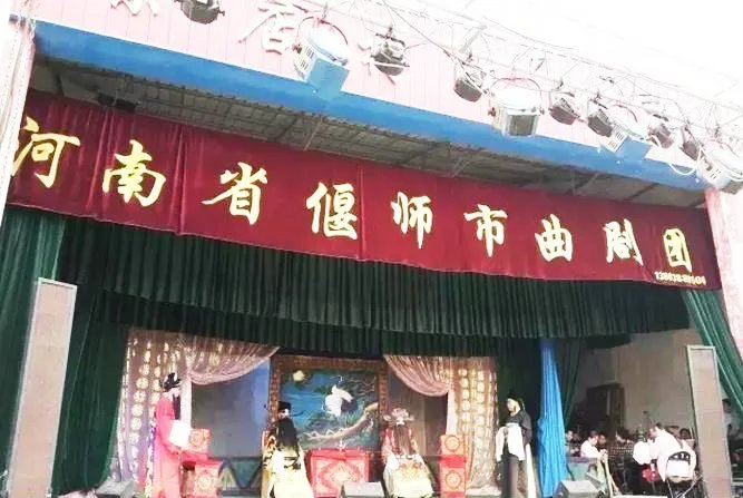 在李洼村举办纪念曲剧诞生90年活动,就是不忘前辈李祖白的伟大之举,让