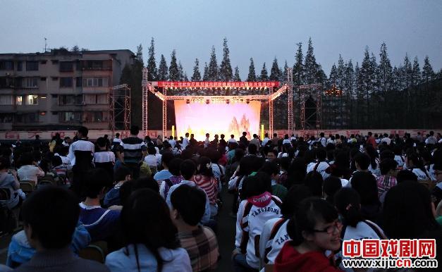 棠湖中学举办20周年校庆川剧专场演出