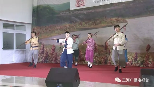 儿童评剧《小英雄雨来》巡演走进三河市第七中学