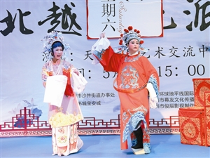 范派小生陆绪燕（右）和吕派花旦刘美杉表演《打金枝》