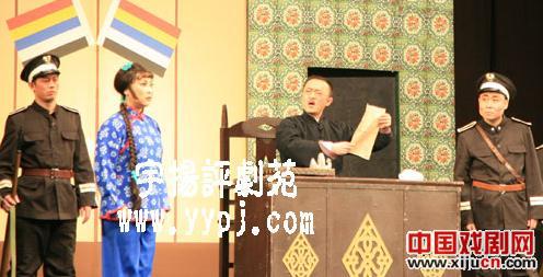 物谷文月及弟子张秀云、王丽京上演《杨三姐告状》