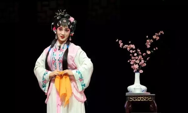 三届梅花奖得主送你一个川剧抗衡好莱坞大片的宝典：既要演得好，更要唱得好