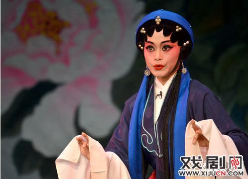 梁诗梅演出《王宝钏》