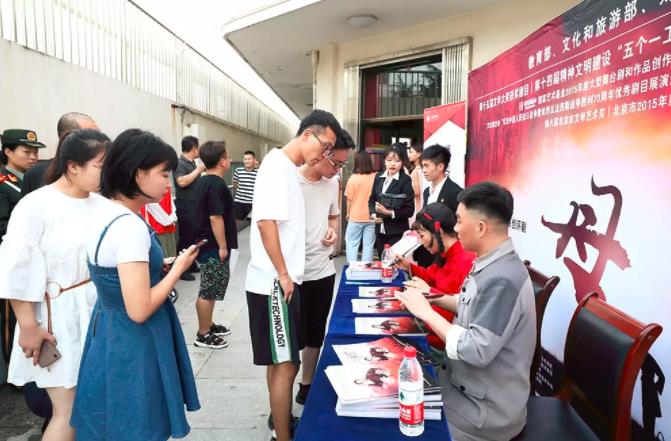 《母亲》陕财职院隆重上演，千余名师生体验评剧魅力