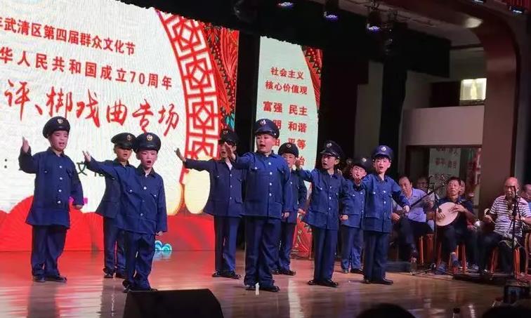 崔黄口中心小学京剧社团小演员参加武清区第四届群众文化节消夏京剧演唱会