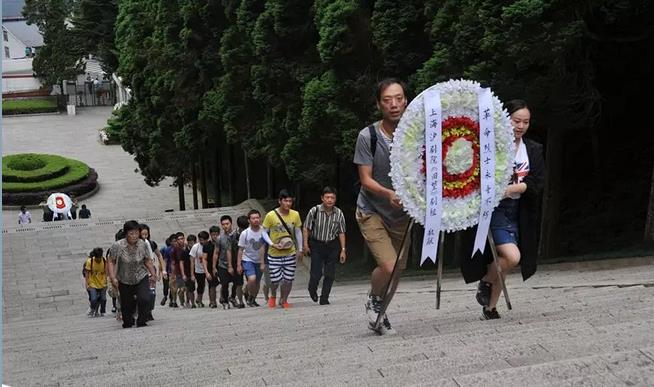 踏寻烈士足迹，追忆革命精神，争做德艺双馨的沪剧人