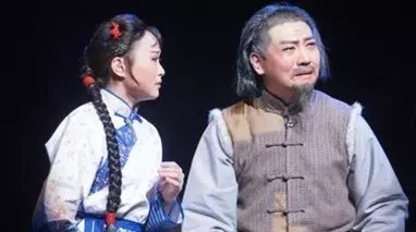 沪剧《借黄糠》韩朝群饰演李俊明、钱莹饰演小囡