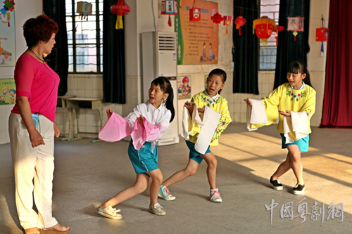 夏园小学少儿粤剧班