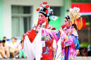 四年级小同学用英语唱《帝女花》