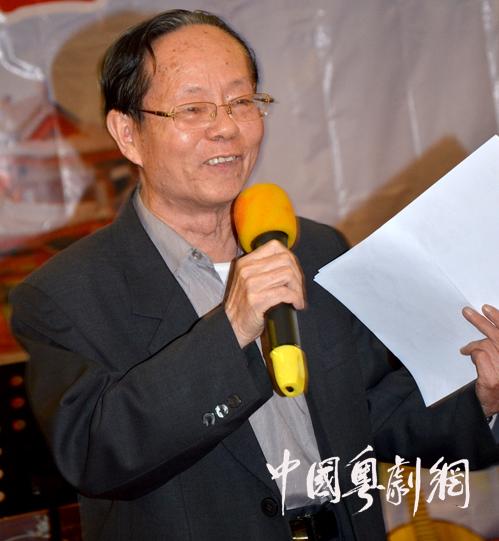 潘邦臻副会长介绍到会的嘉宾