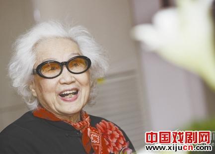 著名粤剧表演艺术家红线女助阵长安业余粤剧团成立20周年