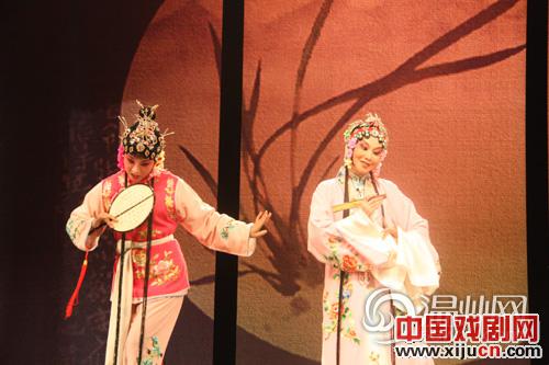 台北昆剧团、香港著名曲友顾铁华和永嘉昆剧团共同演出了一场昆曲折子戏专场