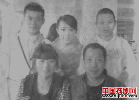 毛毛婚礼全家福首曝光