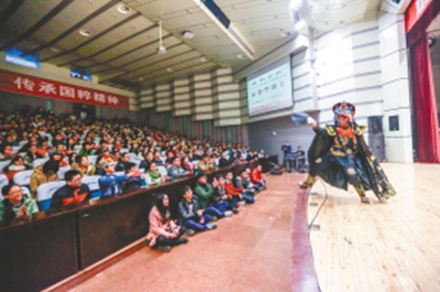 高校掀起川剧热 学生期望川剧多进校园