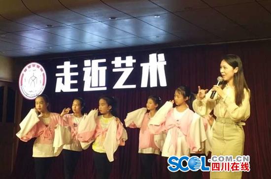 演了60年的越剧《红楼梦》重回蓉城 “90后”宝玉受成都老戏迷青睐