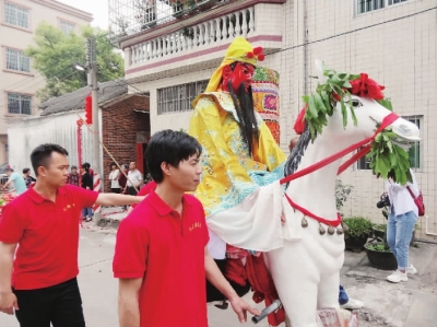 辘木马聚乡情 展乡村振兴新气象：狮山万石村举行洪圣公诞辰巡游活动