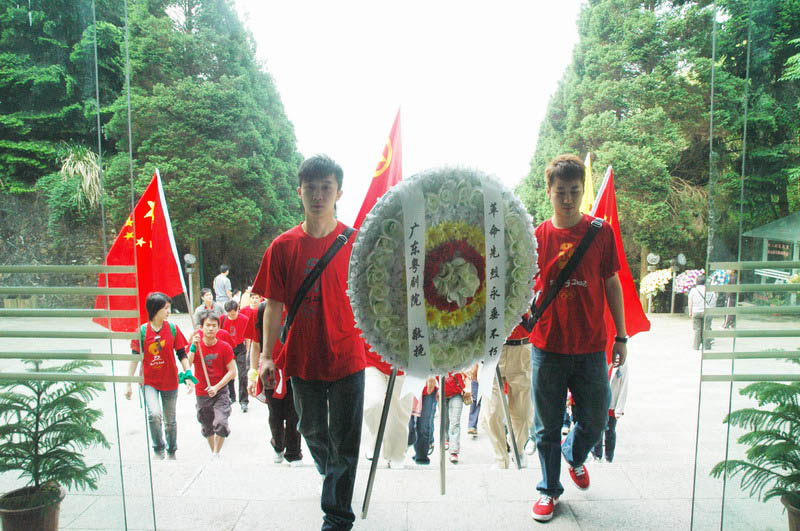 走井冈山红色之旅，燃爱国主义激情