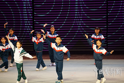 宫艺术学校两朵全国"小梅花"得主梁峻烨,何喆雯同学的表演备受瞩目