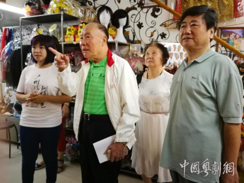 广州市老市长黎子流一行到广州状元坊戏服有限公司调研